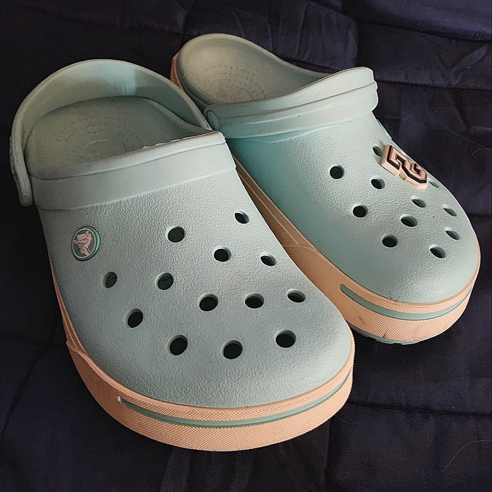 Crocs light blue sz 8 womens, sz 6 mens